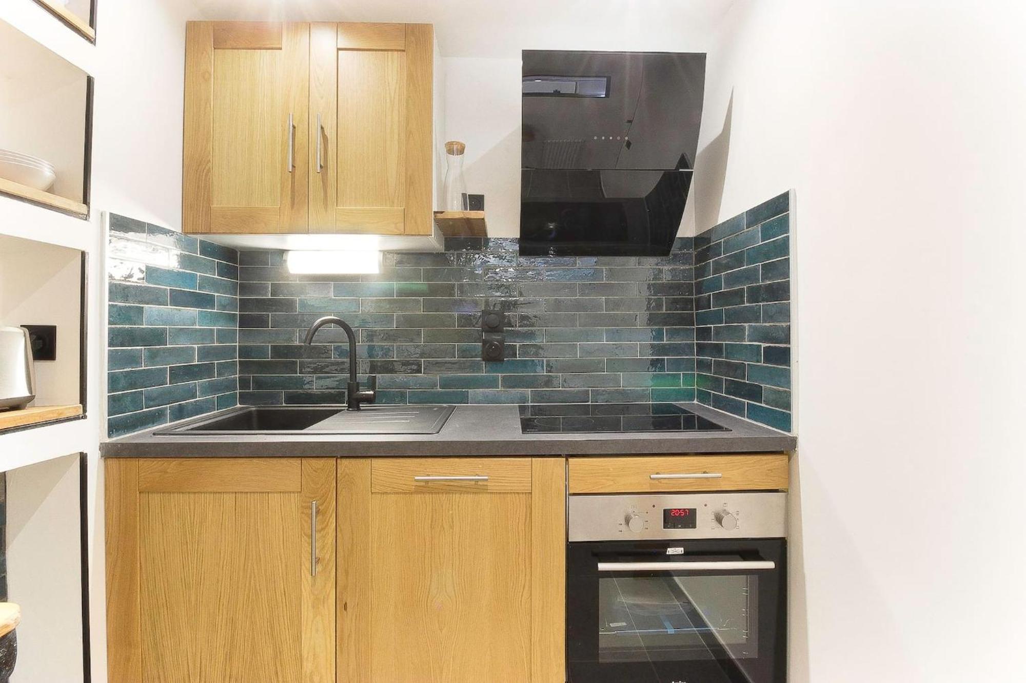 Bellevarde Apt - Newly Renovated - Central - Beside Tmb Start/End 莱苏什 外观 照片