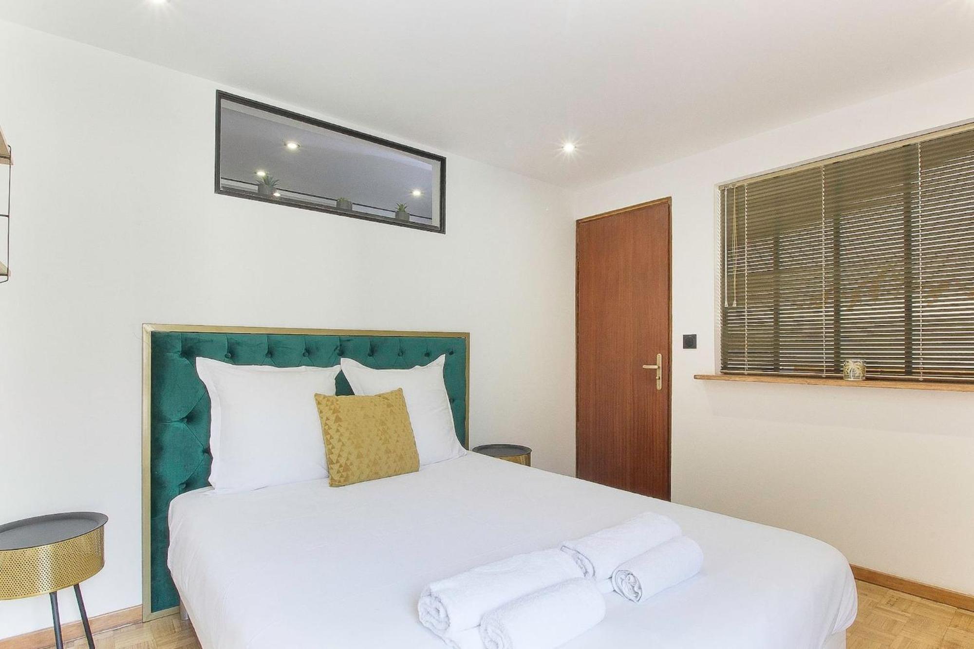 Bellevarde Apt - Newly Renovated - Central - Beside Tmb Start/End 莱苏什 外观 照片