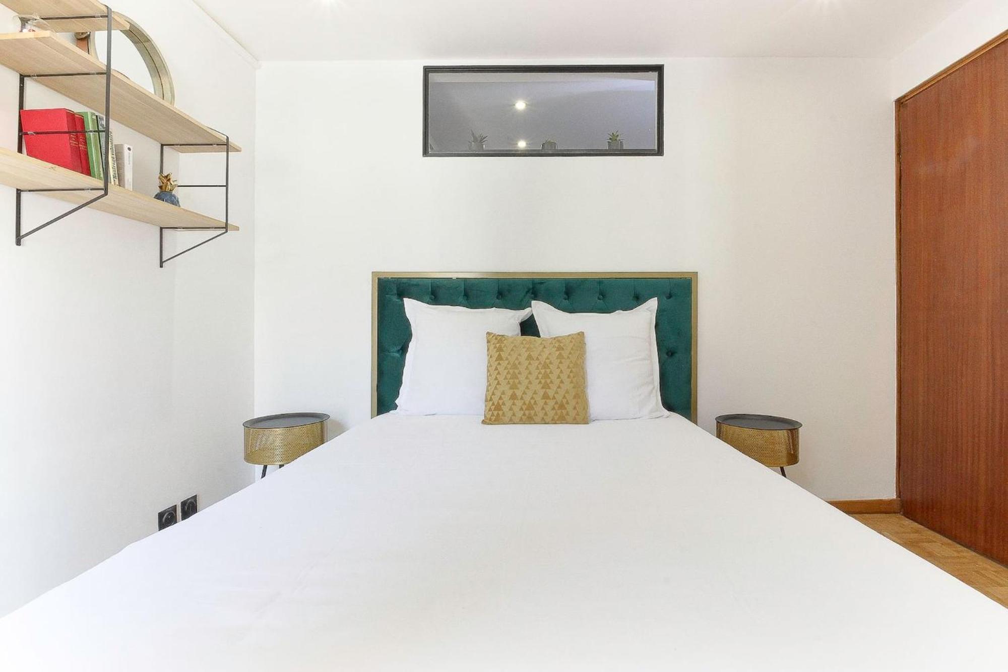 Bellevarde Apt - Newly Renovated - Central - Beside Tmb Start/End 莱苏什 外观 照片