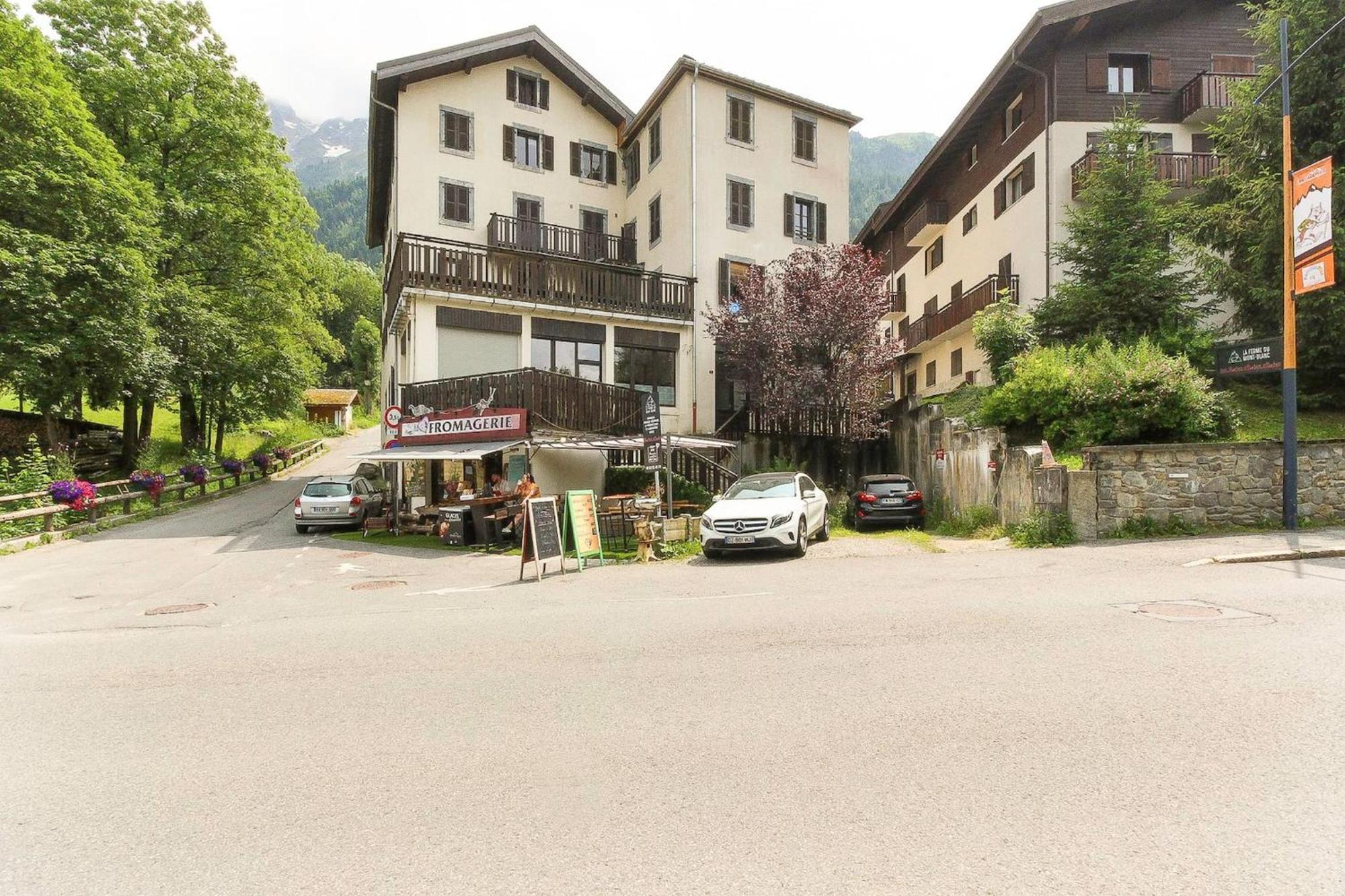 Bellevarde Apt - Newly Renovated - Central - Beside Tmb Start/End 莱苏什 外观 照片
