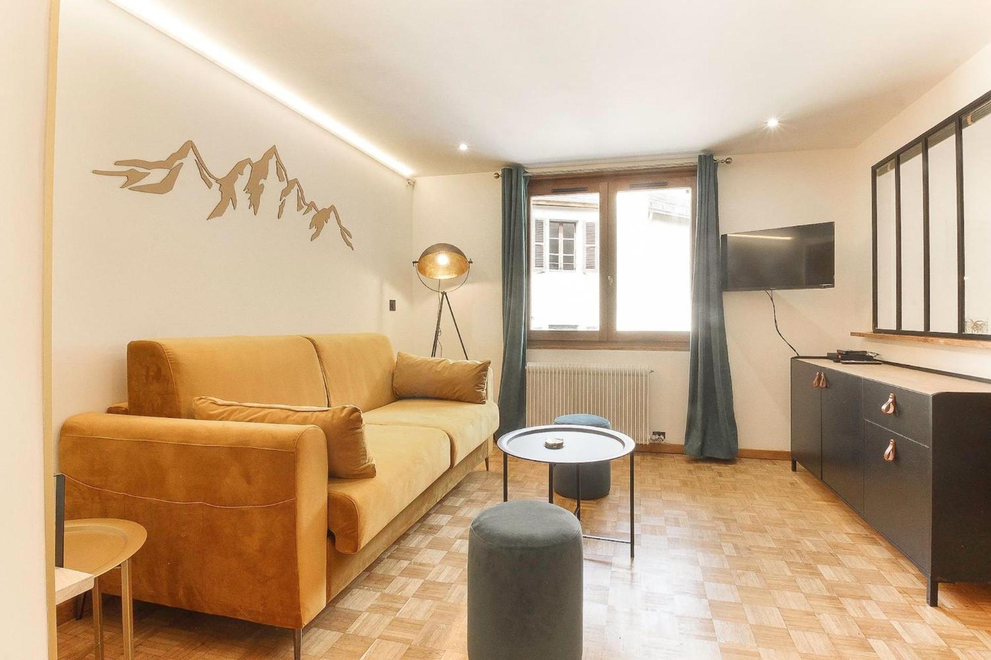Bellevarde Apt - Newly Renovated - Central - Beside Tmb Start/End 莱苏什 外观 照片
