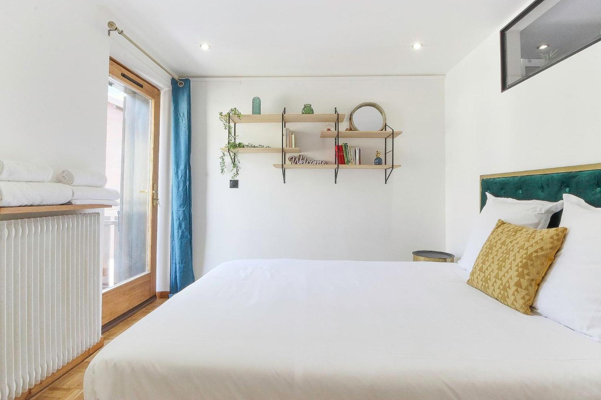 Bellevarde Apt - Newly Renovated - Central - Beside Tmb Start/End 莱苏什 外观 照片