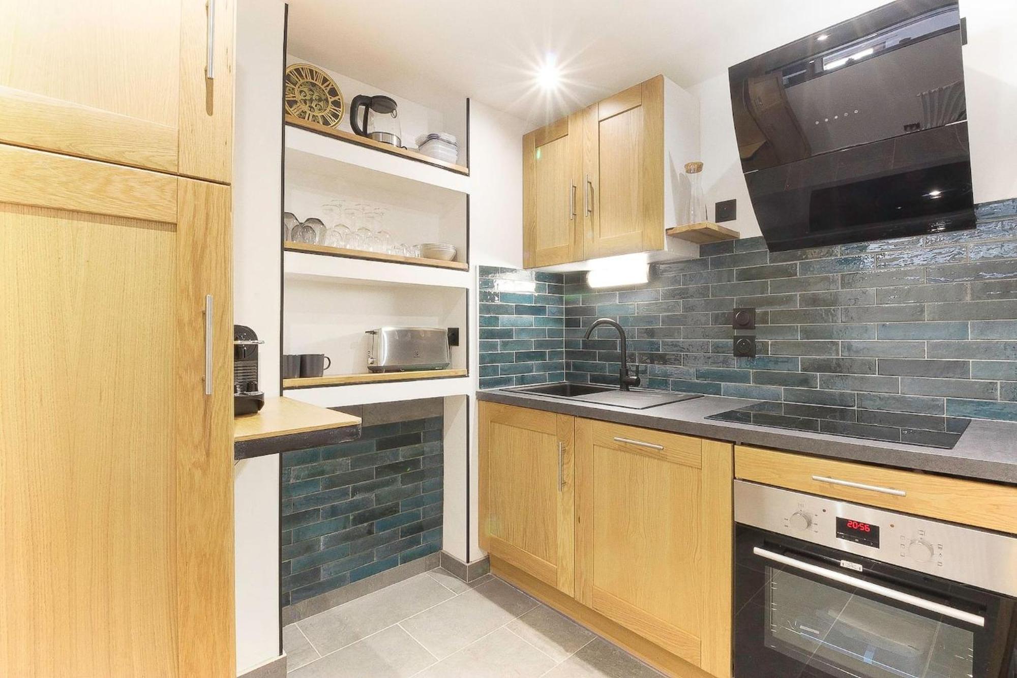 Bellevarde Apt - Newly Renovated - Central - Beside Tmb Start/End 莱苏什 外观 照片